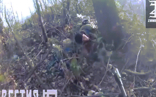 Video: Phản ứng của binh sĩ Nga khi gặp lính Ukraine bị thương ở tiền tuyến