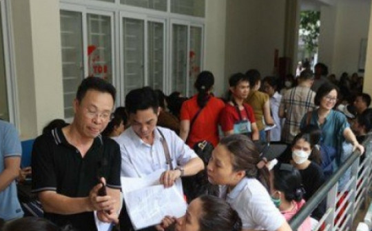 Sẽ chấm dứt xếp hàng mua hồ sơ tuyển sinh ở Hà Nội