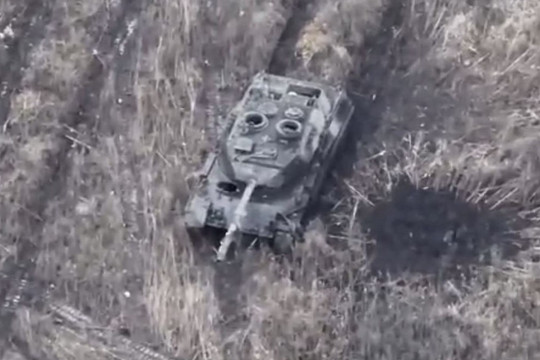 Video Ukraine mất xe tăng Leopard 1A5 đầu tiên chỉ sau vài tuần tham chiến