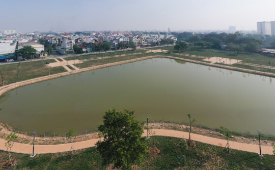 Bãi rác ô nhiễm trở thành công viên có hồ nước hình trái tim ở Bình Tân