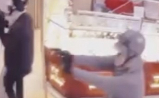 2 đối tượng dùng súng cướp tiệm vàng ở Trà Vinh, 1 người tử vong