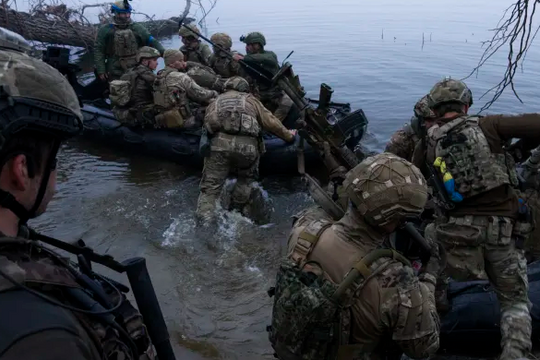 Ukraine tận dụng lợi thế "trời cho" khiến Nga suy yếu: Trận ác chiến sắp nổ ra trên sông Dnipro?