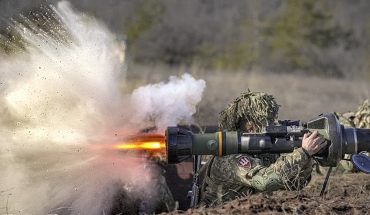 Doanh thu bán vũ khí của phương Tây giảm trong năm đầu tiên của xung đột Nga - Ukraine