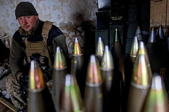 Bộ trưởng Quốc phòng Mỹ choáng váng trước yêu cầu 17 triệu đạn pháo của Ukraine