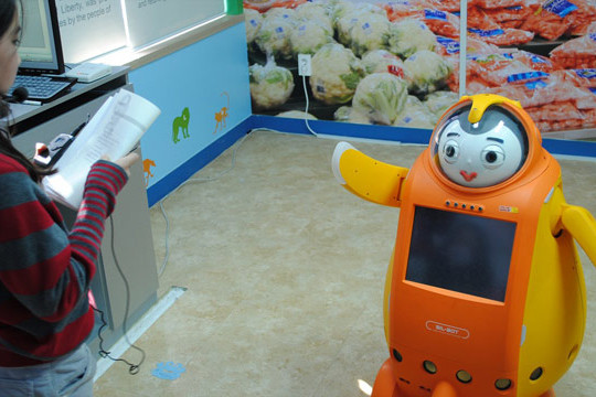 Hàn Quốc thử nghiệm dạy tiếng Anh bằng robot AI