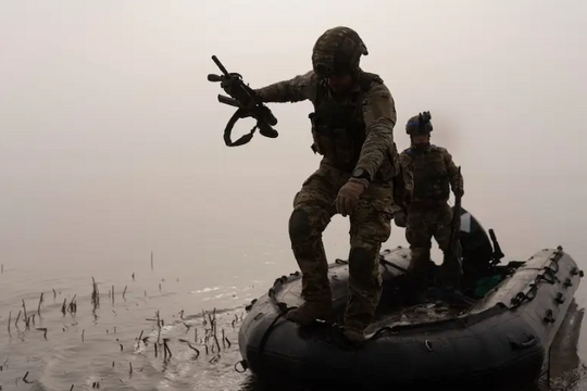 Ukraine thắng lớn ở sông Dnipro: Lộ điểm yếu chí mạng có thể làm chiến tích "đổ sông đổ bể"