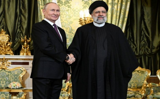 Gặp Tổng thống Iran, ông Putin tiết lộ ý định bất ngờ trên đường bay về từ Trung Đông