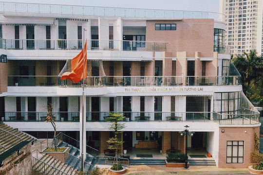 Ngôi trường cấp 1 công lập ở Hà Nội khiến nhiều phụ huynh đi qua phải ngỡ ngàng: To đẹp, bề thế quá!