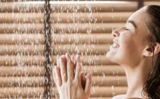 10 lợi ích sức khoẻ của việc tắm nước lạnh bạn nên biết