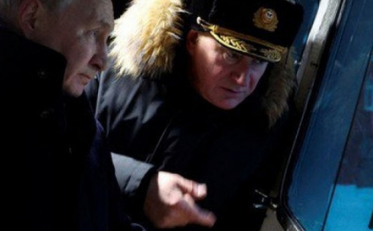 Cận cảnh bộ đôi tàu ngầm hạt nhân uy lực mới của Nga