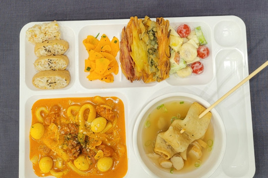 Hàn Quốc: 12 năm triển khai bữa ăn học đường miễn phí