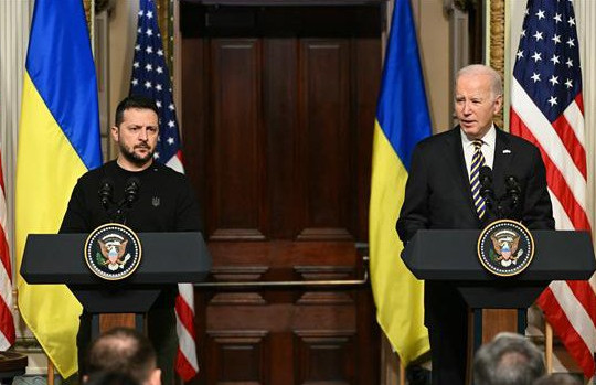 Điều gì đã thay đổi trong lập trường của Tổng thống Biden về việc ủng hộ cho Ukraine?