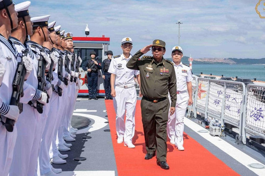 Chiến hạm Trung Quốc huấn luyện hải quân Campuchia tại quân cảng Ream