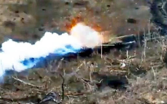 Xuất hiện clip xe tăng rút chạy trước "bầy" UAV: Vén màn kịch chiến ở Ukraine, Nga áp đảo 7 chọi 1