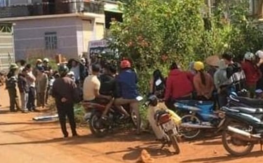 Phát hiện 1 thanh niên tử vong trong tư thế nằm gục trên xe máy