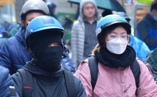 Ảnh: Rét thấu xương, người Hà Nội co ro trên đường