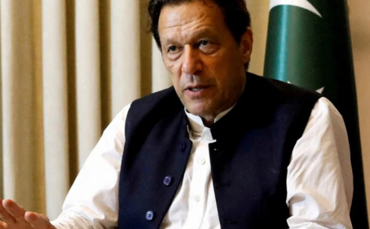 Ngồi tù, cựu Thủ tướng Pakistan vẫn gây bất ngờ với cách vận động bầu cử