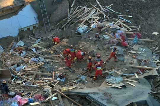 Cảnh tượng hoang tàn sau động đất 6,2 độ ở Cam Túc, Trung Quốc