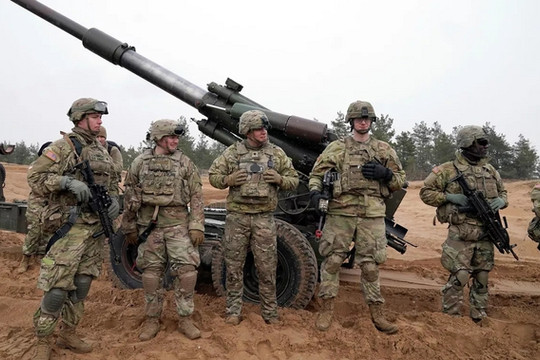 Cách Mỹ đưa quân và vũ khí áp sát biên giới Nga