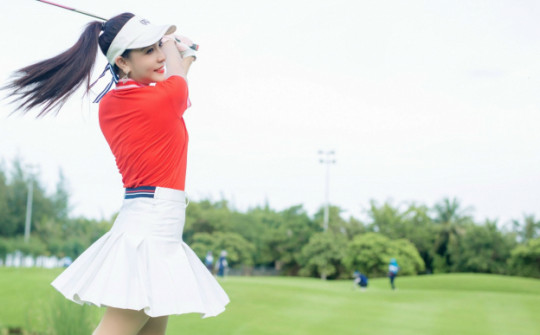 Á hậu Nhật Lâm tiết lộ bí quyết chọn thời trang chơi golf