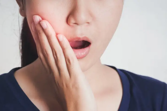 Hãy chú ý tới 5 dấu hiệu cảnh báo về tình trạng răng của bạn có thể 'đã già'