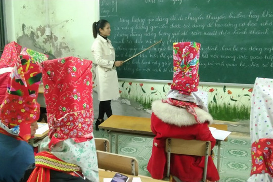Cô giáo Quảng Ninh ứng dụng mạng xã hội vào lớp xóa mù chữ