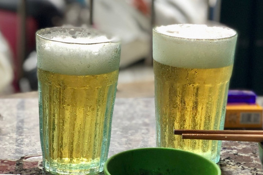Sau khi uống 2 cốc bia mất bao lâu để nồng độ cồn về 0?