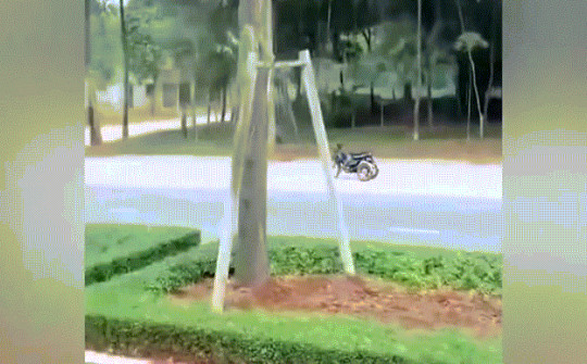 Video: Kinh ngạc xe máy không người lái vẫn lao vun vút như “ma làm”