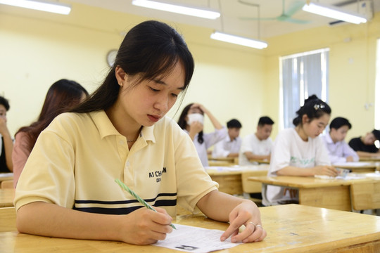 Miễn thi ngoại ngữ tốt nghiệp THPT: Thêm cơ hội cho người học