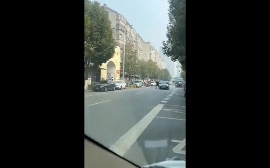 Video: "Ô tô điên" tông hàng loạt người đi đường