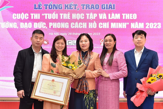 Cô giáo Thái Nguyên giành giải Nhất cuộc thi Học và làm theo Bác