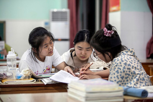 Phụ huynh Trung Quốc tìm hướng đi cho con sau trung học cơ sở