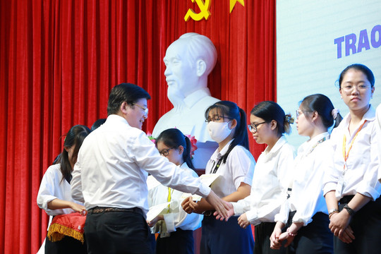 Sinh viên 5 trường Đại học tại TPHCM nhận 269 suất học bổng Nguyễn Trường Tộ