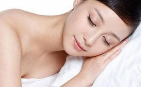 Thói quen xấu khi ngủ có thể gây liệt mặt hoặc già đi nhanh chóng trong một đêm
