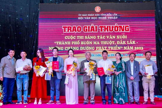 Trao giải cuộc thi sáng tác văn xuôi “Thành phố Buôn Ma Thuột, Đắk Lắk – Những chặng đường phát triển” năm 2023