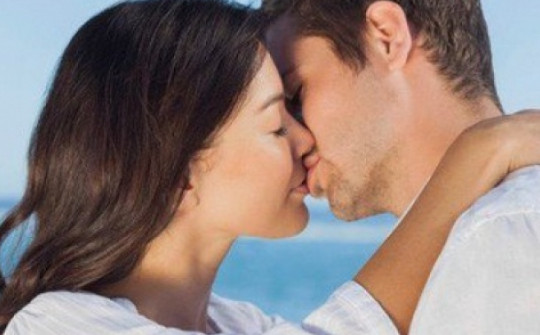 Nụ hôn khiến ta khoẻ mạnh và hạnh phúc hơn mỗi ngày