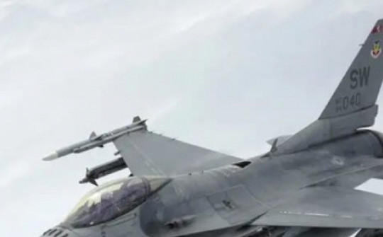 4 máy bay chiến đấu Ba Lan xuất kích bảo vệ không phận