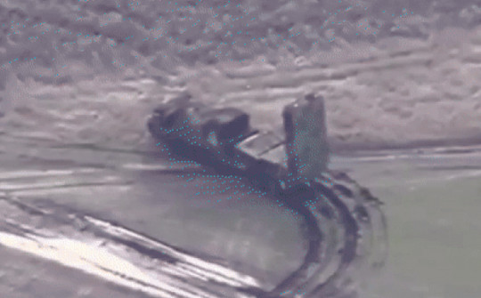 Nga vừa huy động radar phản pháo tối tân, Ukraine đăng video dùng HIMARS phá hủy