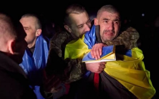 Nga, Ukraine trao đổi tù binh quy mô lớn nhất từ đầu chiến sự