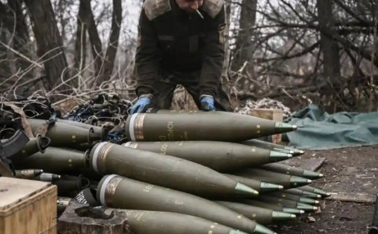 Mỹ "bóng gió" cắt giảm viện trợ, Ukraine vội giải thích