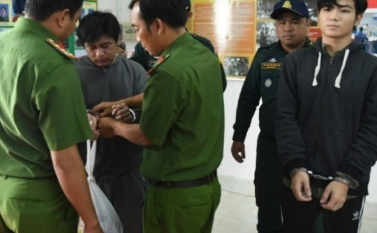 Tiếp nhận 6 người về từ Campuchia, phát hiện 2 người bị truy nã về tội giết người