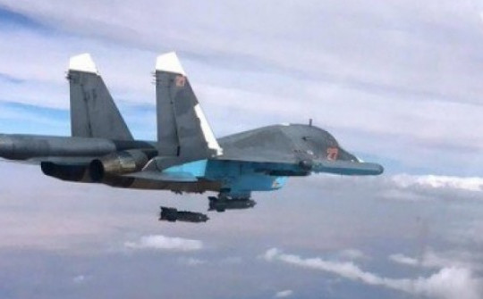 Quả bom vô tình rơi từ máy bay Nga xuống Lugansk