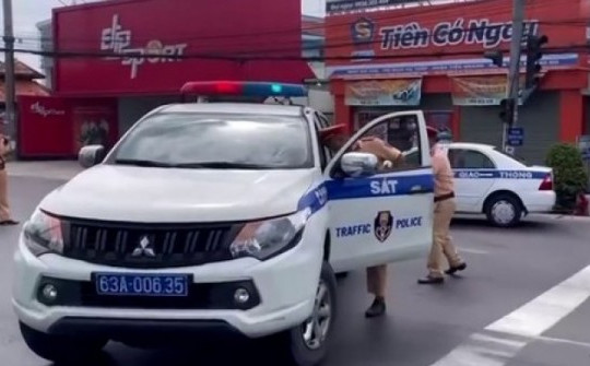 CLIP: Truy bắt tài xế lái ô tô ngông cuồng ở Tiền Giang