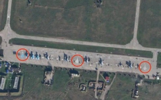 Nga vẽ máy bay trên nền các căn cứ, lừa vũ khí tầm xa Ukraine?