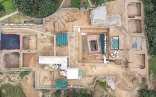 Trung Quốc: Tình cờ đào được mộ cổ 2.200 năm tuổi thời Hán, bất ngờ khi mở nắp quan tài
