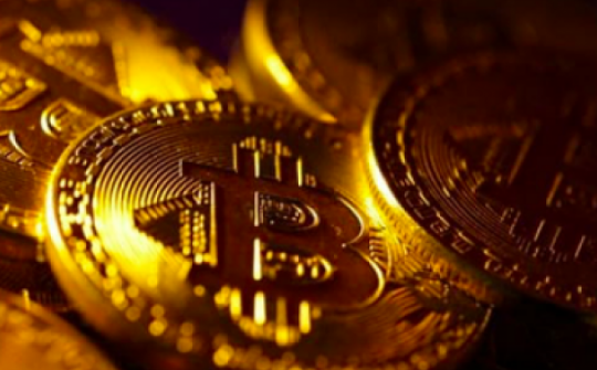 Mỹ chấp thuận ETF, giới đầu tư bitcoin vỡ oà