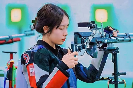 'Nụ cười tỏa nắng' của nữ xạ thủ giành vé dự Olympic 2024 cho bắn súng Việt Nam