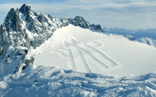 Moncler Grenoble lựa chọn núi St. Moritz trình diễn bộ sưu tập mới