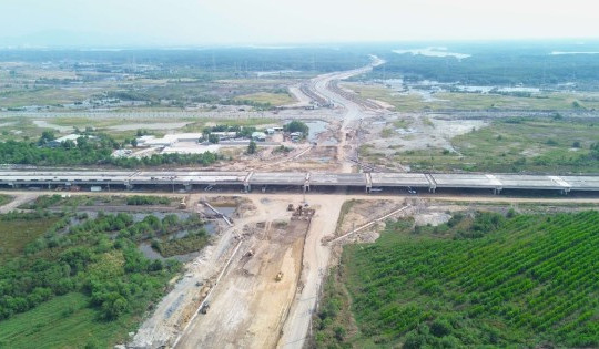 Hình ảnh đường nghìn tỷ nối cao tốc Bến Lức - Long Thành với cảng Phước An đang xây dựng ở Đồng Nai