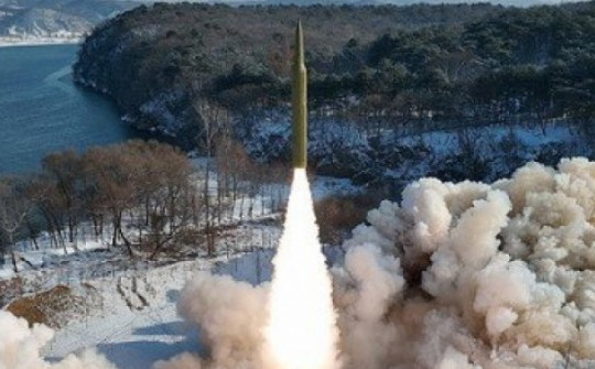 Triều Tiên tuyên bố phóng thành công tên lửa mang đầu đạn siêu thanh